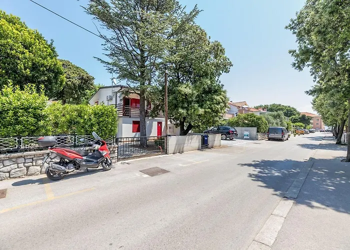 200 Meter Bis Zur Kristallklaren Adria Baška