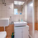 200 Meter Bis Zur Kristallklaren Adria