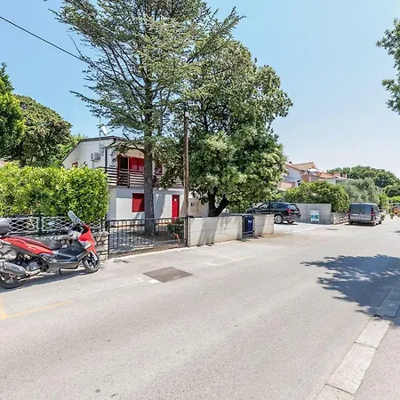 200 Meter Bis Zur Kristallklaren Adria Baska (Krk)