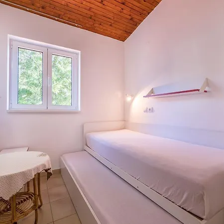 200 Meter Bis Zur Kristallklaren Adria * Baška